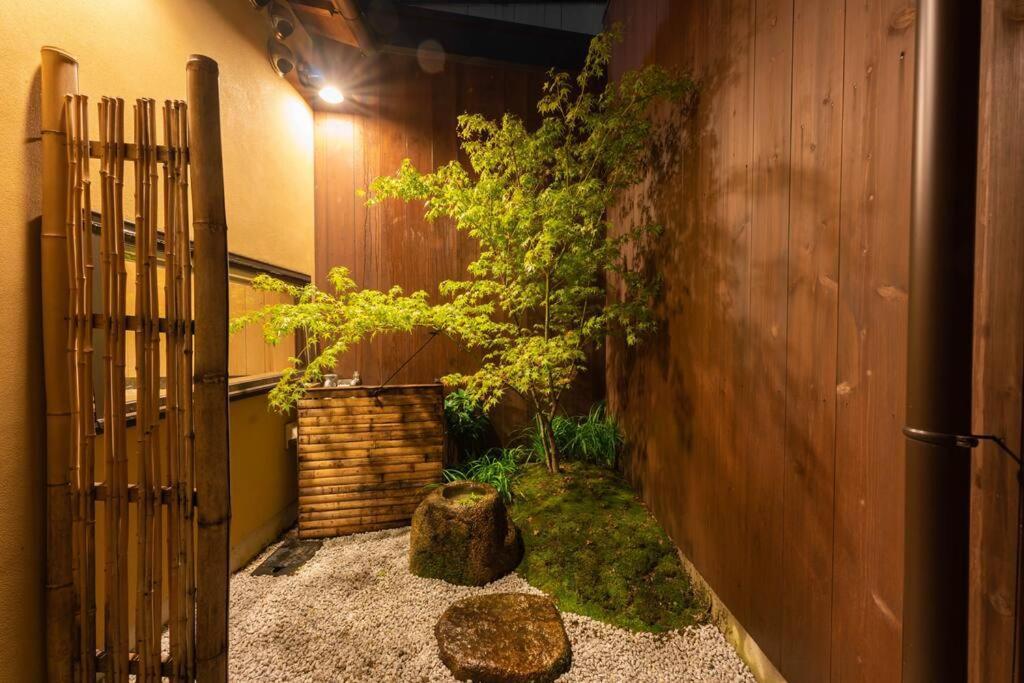 Villa 祇園せいじ庵。お風呂が素敵な貸切京町家。Netflix見放題。 Kioto Exterior foto